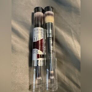 IT Cosmetics Dual-Ended Makeup Brush - Silver and White